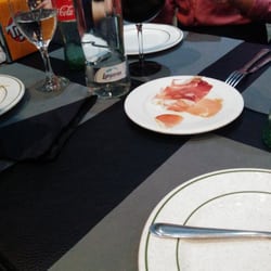 Bravo - Reservas tu mesa y te dejan 2 platos con jamon de bienvenida muy buena presentacion
