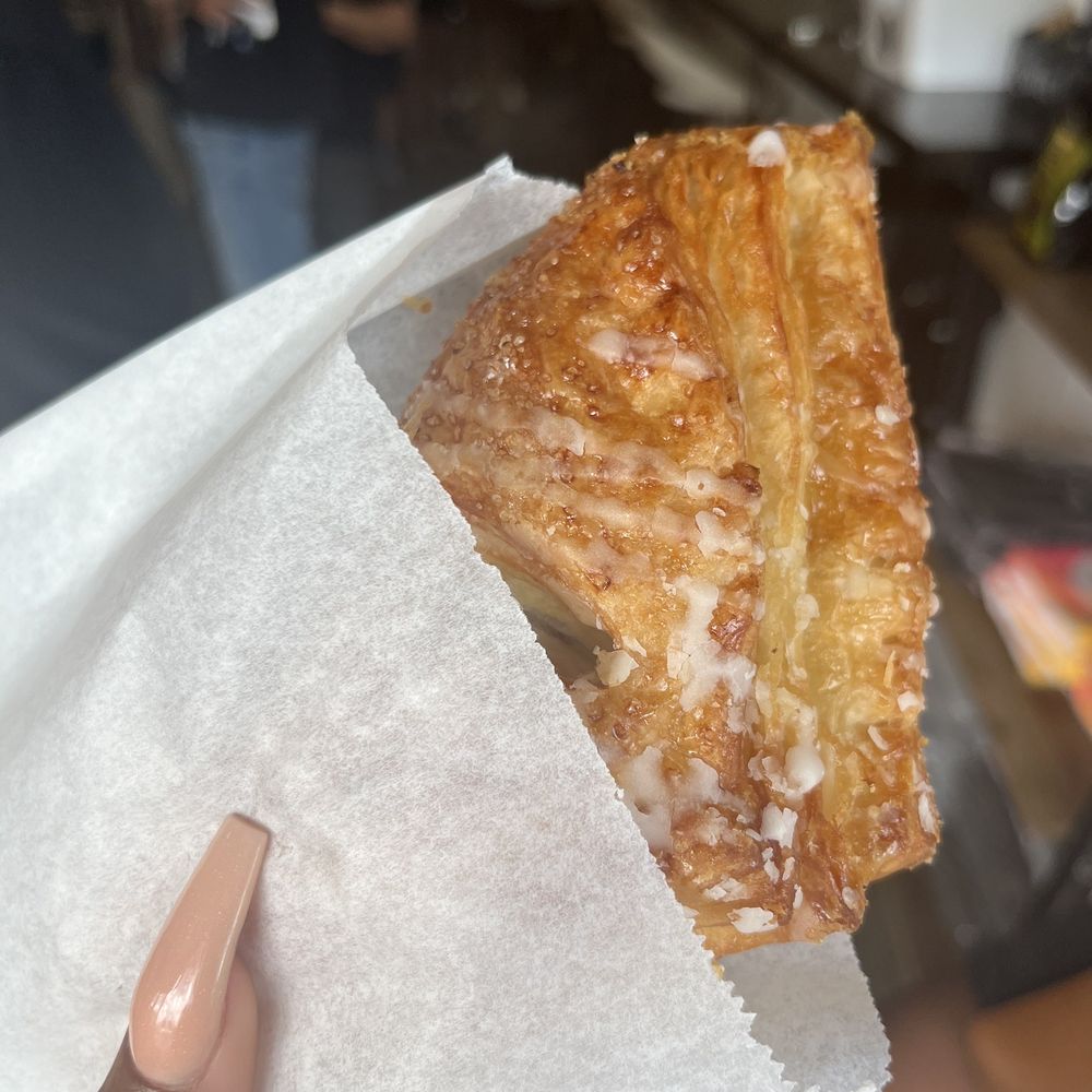 Luce Ave Coffee Roasters - Apple turnover - Coffee & Tea Near Me - Houston, Texas