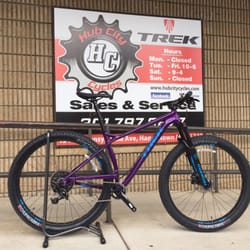 Hub City Cycles - Front Hour Display with New Trek Bicycle.