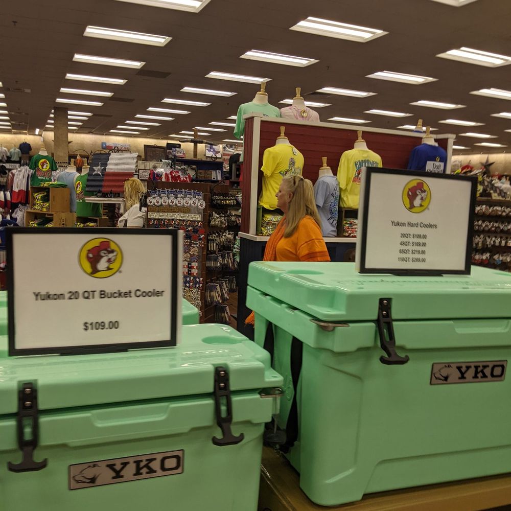 Buc-ee's - Anything you do or do not need including corn for the dear feeder,meat smokers,jewelry,knives,food,drink,candy...ad infinitum - Gas Stations Near Me - Temple, Texas