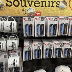 EuroShop - Souvenirs und jede Menge Krimskrams.