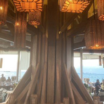 Ilios - The lantern tree - Greek Near Me - Cancún, ROO