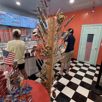 Alpine Chocolat Haus - Ice Cream & Frozen Yogurt Near Me - Manistee, Michigan