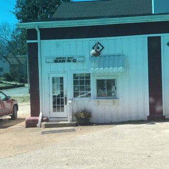 Hayden's - This unassuming exterior hides a sparkling clean interior. - Barbeque Near Me - Poplar Bluff, Missouri