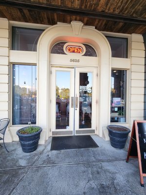 Relish Craft Kitchen & Bourbon Bar by null