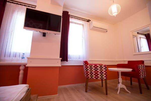 Menendi Otel by null