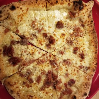 Piatto - White pizza with garlic, prosciutto and honey. - Pizza Near Me - St. John's, Newfoundland and Labrador Piatto - White pizza with garlic, prosciutto and honey. - Pizza Near Me - St. John's, Newfoundland and Labrador