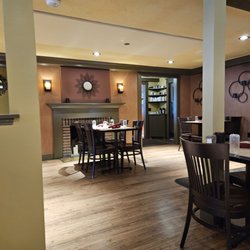 Cedar Street Grille - Dining room