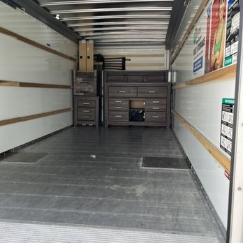B&D services - Unloading truck - Movers Near Me - Killeen, Texas