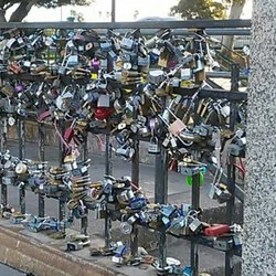 HavaSafe Ride Shuttle Service - Bring a lock to lock in your memories of our beautiful city