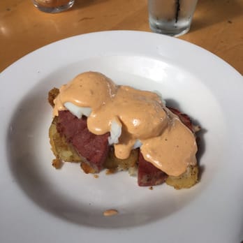 Memphis Cafe - Southern Eggs Benedict sans brioche - Southern Near Me - Costa Mesa, California Memphis Cafe - Southern Eggs Benedict sans brioche - Southern Near Me - Costa Mesa, California