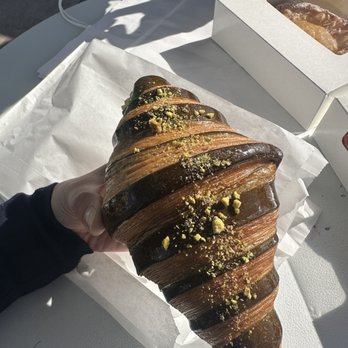Paris En Rose - Pistachio croissant - Cafes Near Me - Del Mar, California Paris En Rose - Pistachio croissant - Cafes Near Me - Del Mar, California