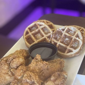 Noir Restaurant & Lounge - Chicken and Waffle Brunch Big Plate - New American Near Me - Baltimore, Maryland