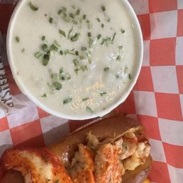 LOBSTER ROLL + SOUP (S) LOBSTER ROLL + SOUP (S)