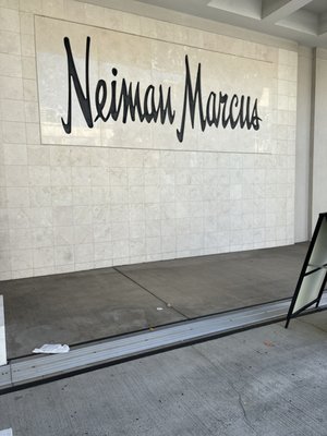 Neiman Marcus by null