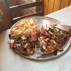 Pizzaria California - The pizza is pretty good