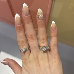 Levue Nails & Spa