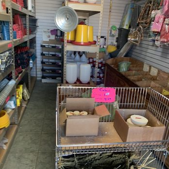 Oxnard Seed & Feed - Feeders and loose feed - Pet Stores Near Me - Oxnard, California Oxnard Seed & Feed - Feeders and loose feed - Pet Stores Near Me - Oxnard, California