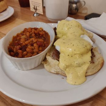Emma's Country Kitchen - Eggs Benny with baked beans - Breakfast & Brunch Near Me - Toronto, Ontario Emma's Country Kitchen - Eggs Benny with baked beans - Breakfast & Brunch Near Me - Toronto, Ontario