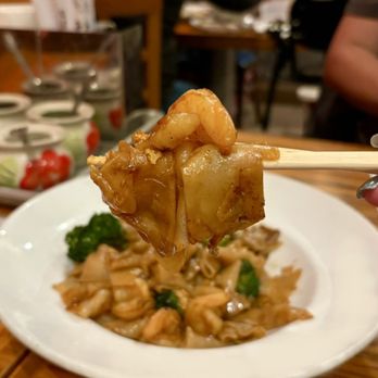 Zen Yai Thai Restaurant - Pad Se Ew: Pan-Fried Flat Noodle w/ egg, broccoli ($13.95 +$1 upgrade to shrimp) - Thai Near Me - San Francisco, California Zen Yai Thai Restaurant - Pad Se Ew: Pan-Fried Flat Noodle w/ egg, broccoli ($13.95 +$1 upgrade to shrimp) - Thai Near Me - San Francisco, California