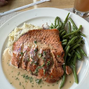 Amaro’s Table - Hazel Dell - Salmon with citrus beurre blanc, mashed potatoes and green beans - New American Near Me - Vancouver, Washington