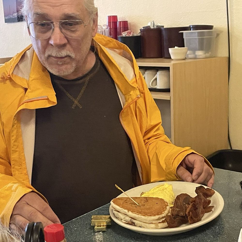Breeze Inn - Scrambled eggs, bacon, pancakes - Hotels Near Me - Seward, Alaska Breeze Inn - Scrambled eggs, bacon, pancakes - Hotels Near Me - Seward, Alaska