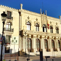 Capitania General - Recién limpiada la fachada