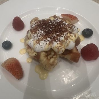 Lanson Place Hotel - Breakfast - Crowaffle. Yummy. - Hotels Near Me - Hong Kong, HK