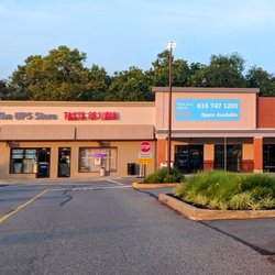 Gateway Shopping Center - Gateway Shopping Center storefronts