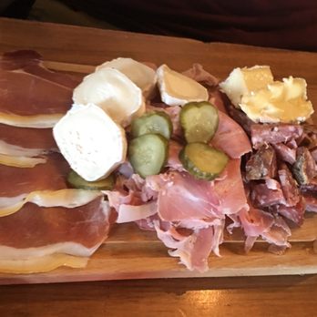 Paname Brewing Company - Get this if you love flavorful meats and pungent cheeses - Breweries Near Me - Paris, 75 Paname Brewing Company - Get this if you love flavorful meats and pungent cheeses - Breweries Near Me - Paris, 75