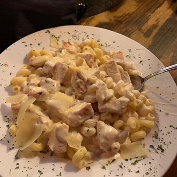 Beef & Brew - Chicken Alfredo - New American Near Me - Geneva, New York