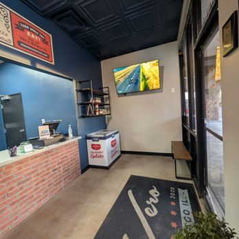 Vero Chicago Pizza - Interior. - Pizza Near Me - Mesa, Arizona