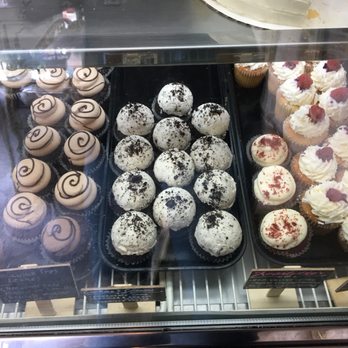 Jennivee’s Bakery - Desserts Near Me - Chicago, Illinois