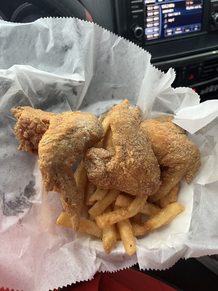 J&J FISH AND CHICKEN 8300 S Holland Rd, Chicago, Illinois Seafood