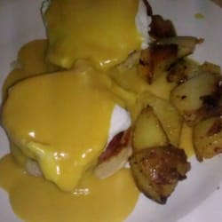 The Juice House - Eggs benedict