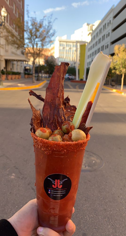 J J Premium Carne Seca Logo