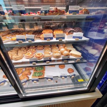 Paris Baguette - Pastry displays - Bakeries Near Me - Brooklyn, New York Paris Baguette - Pastry displays - Bakeries Near Me - Brooklyn, New York