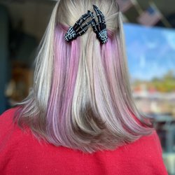 Rlo Salon - Flash of pink
