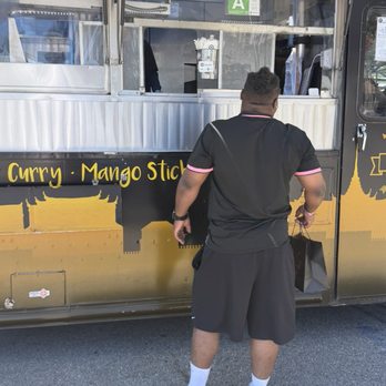 8E8 Thai Street Food - Ordering from the food truck - Food Trucks Near Me - Glendale, California 8E8 Thai Street Food - Ordering from the food truck - Food Trucks Near Me - Glendale, California