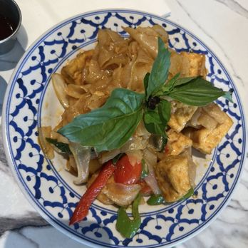 Niyom Thai Kitchen - Drunken Noodle (Kea Mao) tofu - Thai Near Me - Flushing, New York Niyom Thai Kitchen - Drunken Noodle (Kea Mao) tofu - Thai Near Me - Flushing, New York
