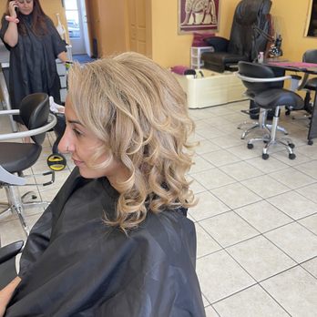 Creative Cuts - Hair Salons Near Me - Skokie, Illinois