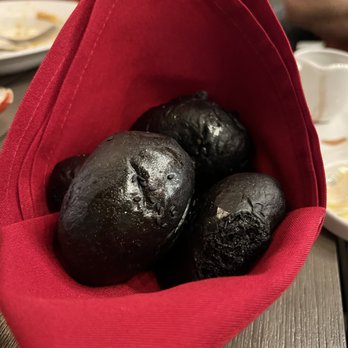 Basalt - Charcoal buns - New American Near Me - Honolulu, Hawaii Basalt - Charcoal buns - New American Near Me - Honolulu, Hawaii