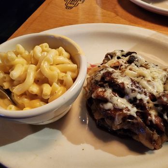 Texas Roadhouse - Side of mac n cheese with the roadkill (10 Oz. Chopped steak with mushrooms and onions) and of course topped with cheese - American Near Me - Reno, Nevada