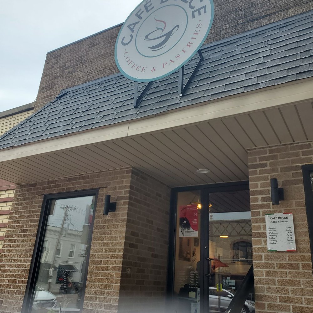 Cafe Dolce - Front entrance, right off a quaint neighborhood street in The Hill. - Cafes Near Me - St Louis, Missouri