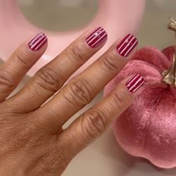 Looks Nail Spa - Gel Manicure
