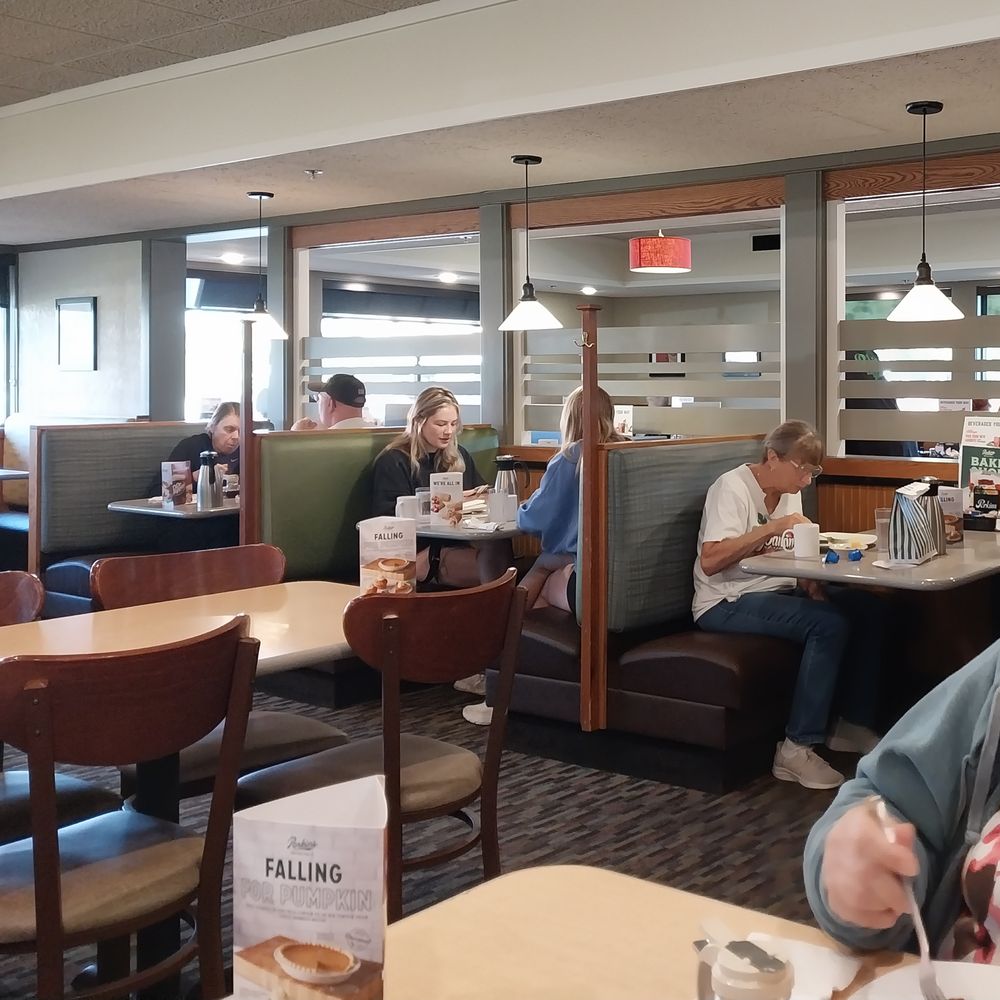 Perkins Restaurant & Bakery - partial dining room - Bakeries Near Me - Maplewood, Minnesota Perkins Restaurant & Bakery - partial dining room - Bakeries Near Me - Maplewood, Minnesota