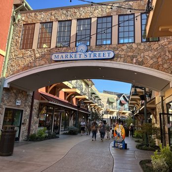 Margaritaville Island Hotel - Rooms are above with shops below - Hotels Near Me - Pigeon Forge, Tennessee