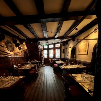 D'vijff Vlieghen - Modern European Near Me - Amsterdam, New Hampshire