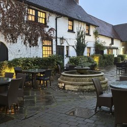 Dun Cow - The courtyard between the restaurant and the Inn