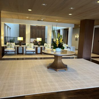 Halekulani Hotel - entry way to Le Mer - Hotels Near Me - Honolulu, Hawaii Halekulani Hotel - entry way to Le Mer - Hotels Near Me - Honolulu, Hawaii